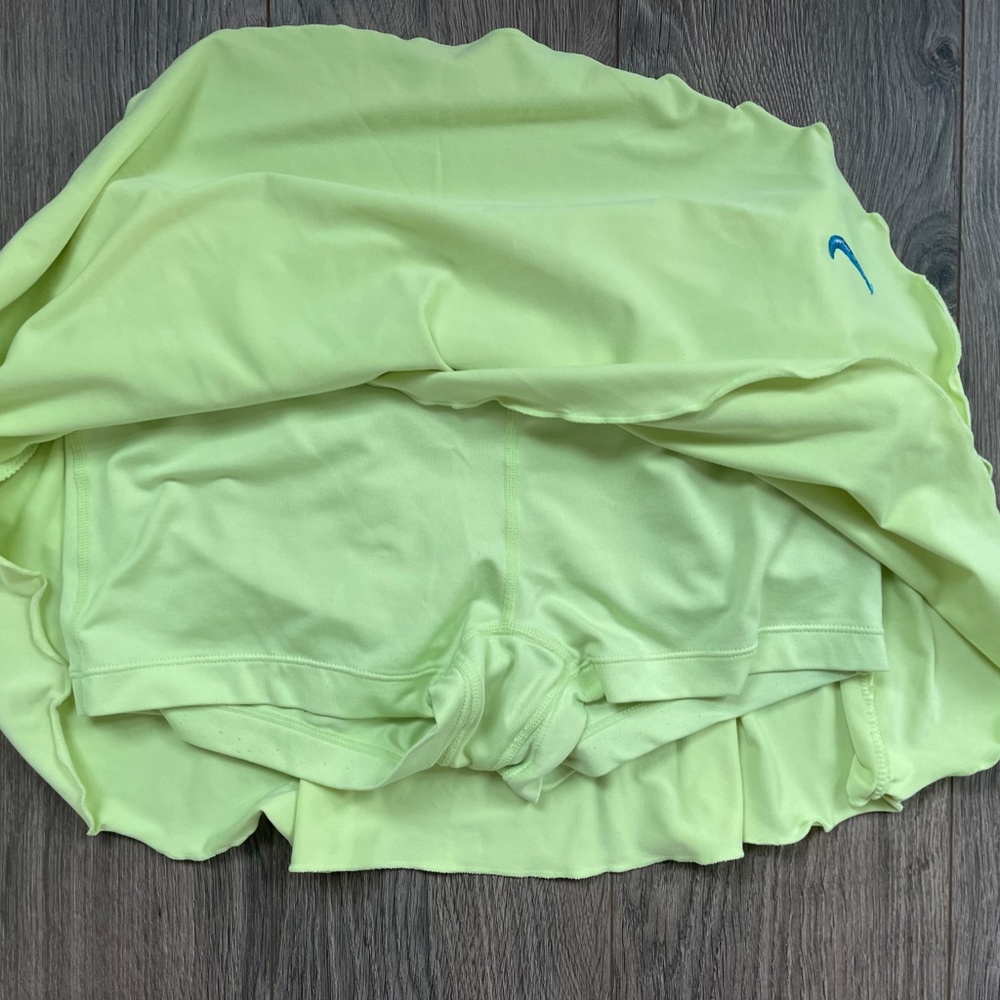 Nike Dri Fit tennis skirt - Picture 4 of 8